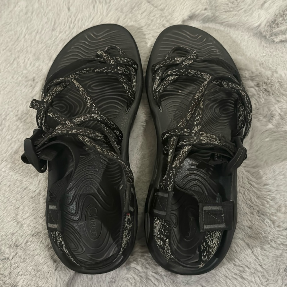 black chacos